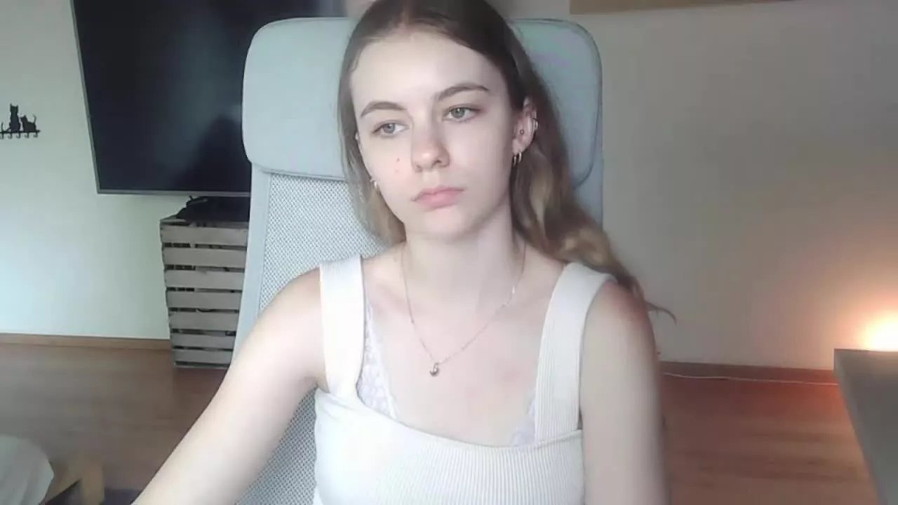 Offline AriaFlirt on Streamray