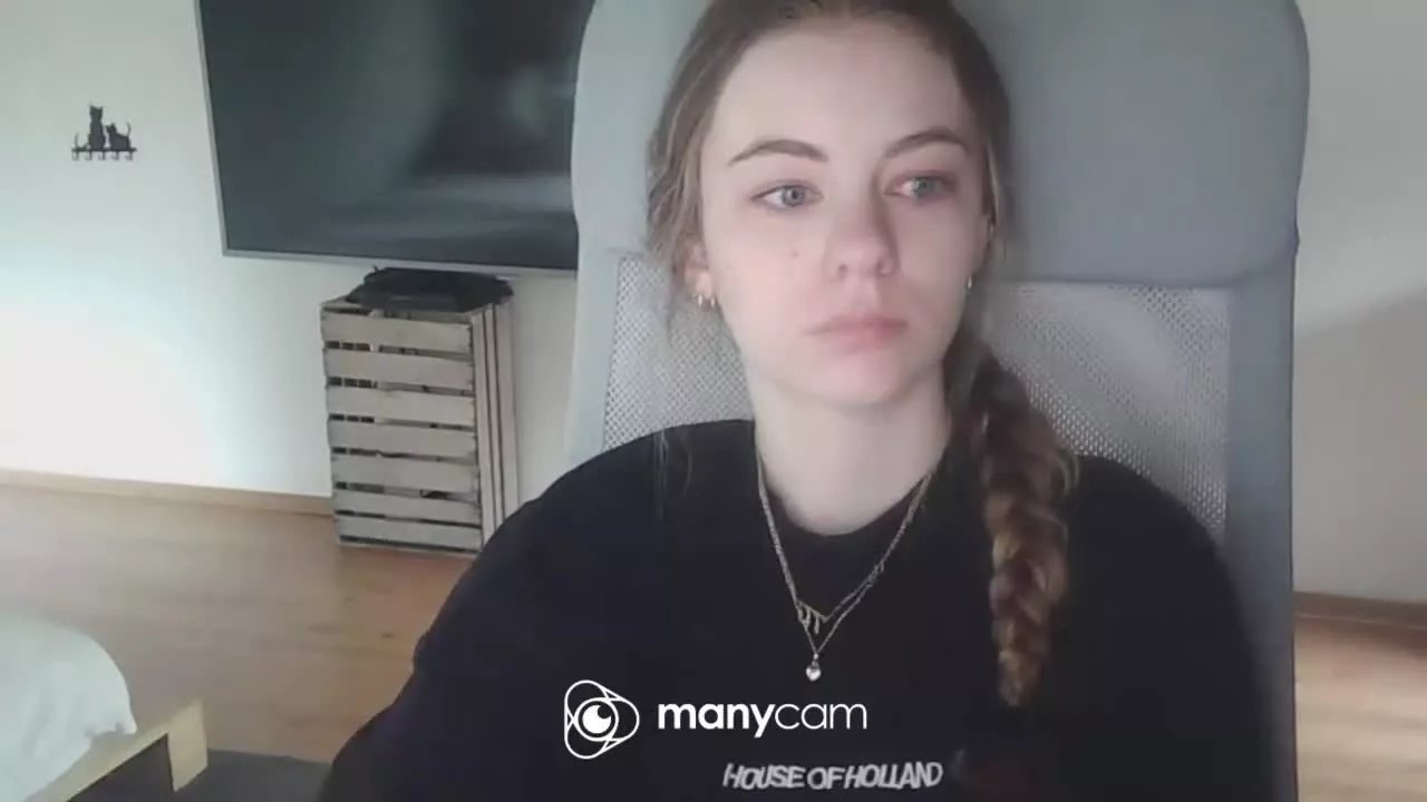 Offline AriaFlirt on Streamray