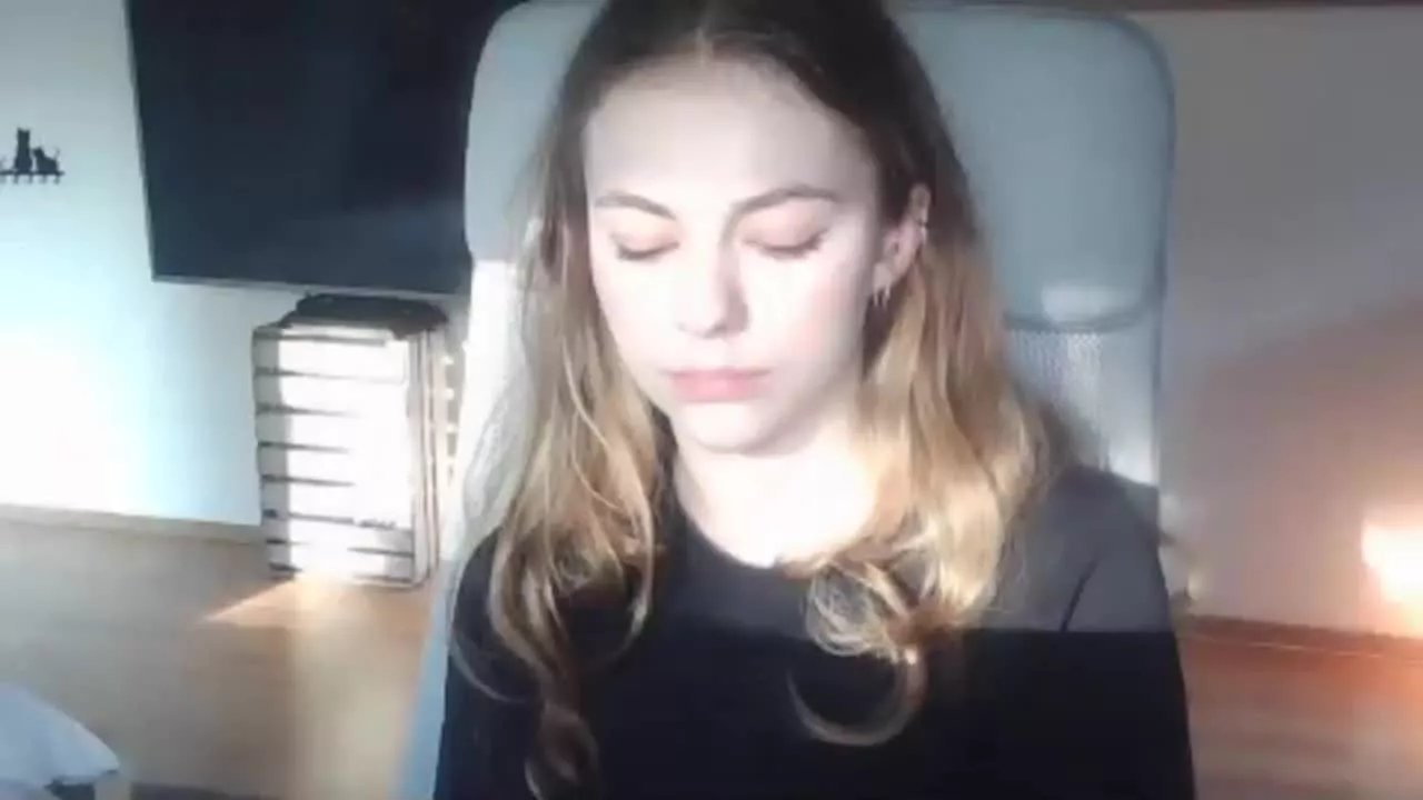 Offline AriaFlirt on Streamray