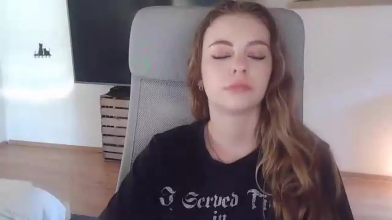 Offline AriaFlirt on Streamray