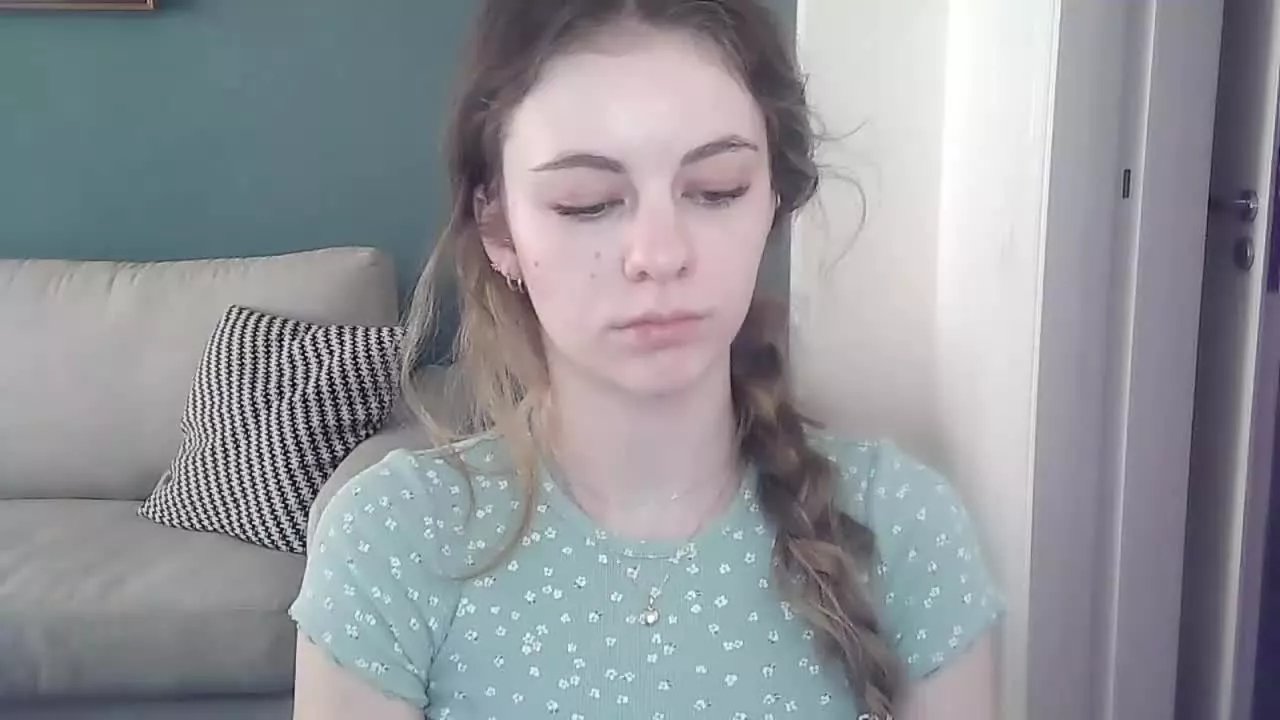 Offline AriaFlirt on Streamray