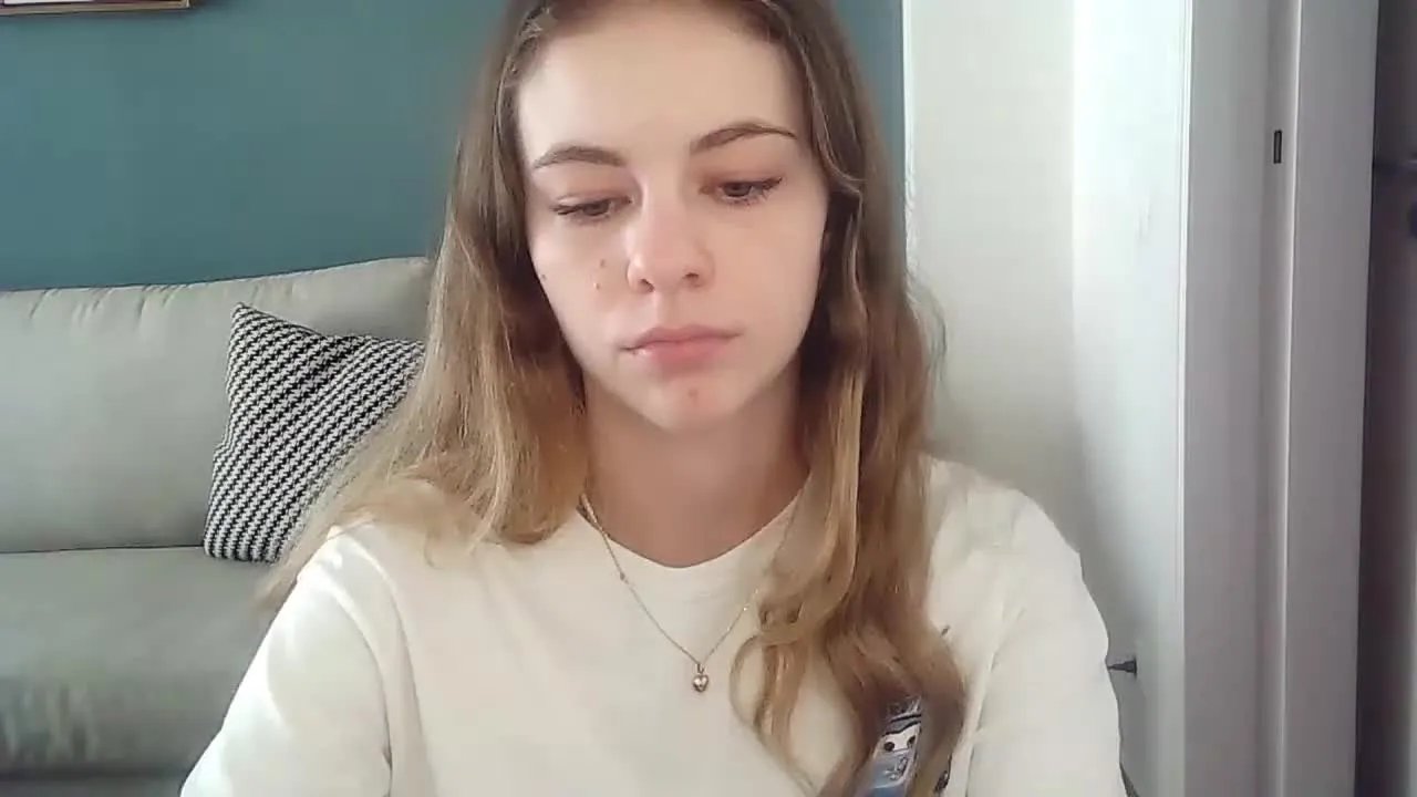 Offline AriaFlirt on Streamray