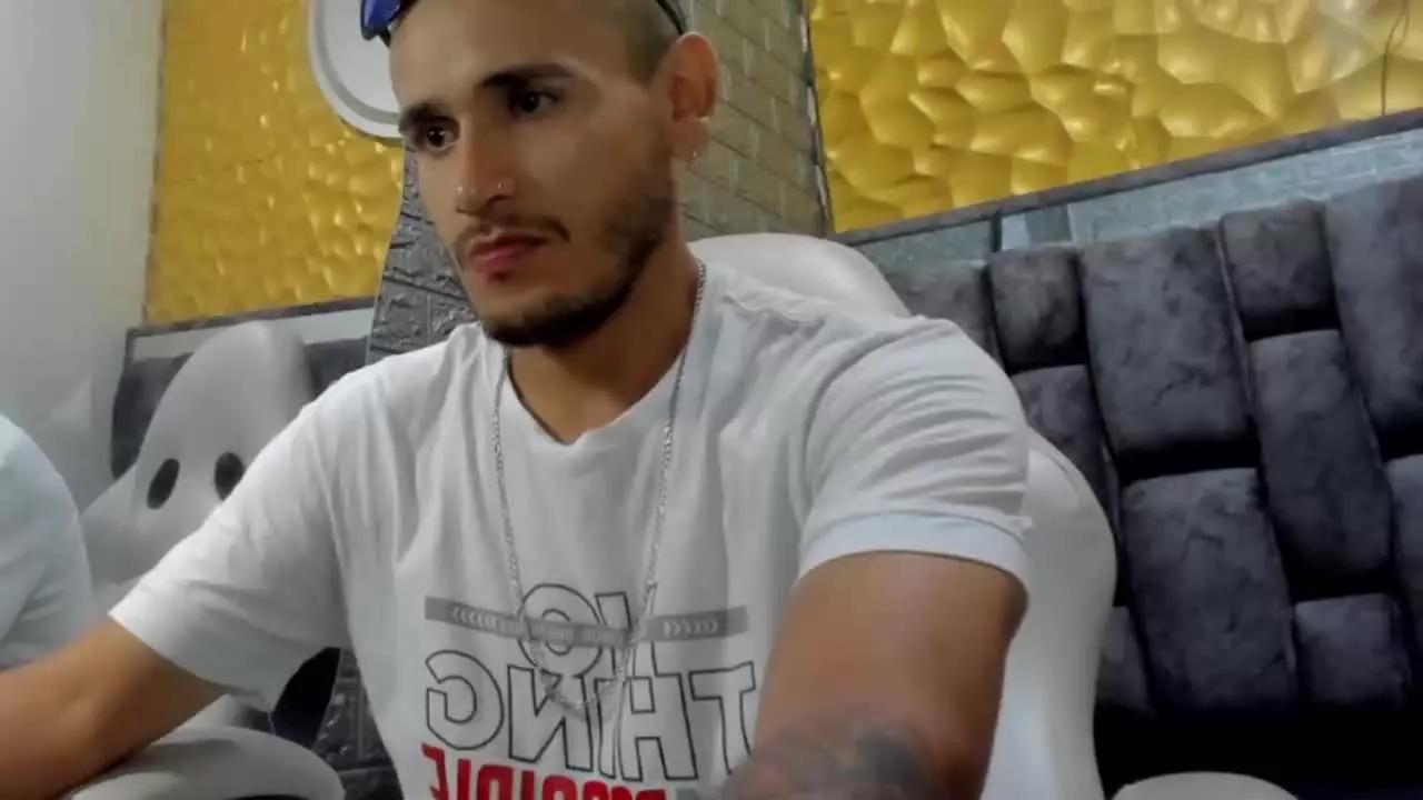 Axell_Cross77 on Streamray 