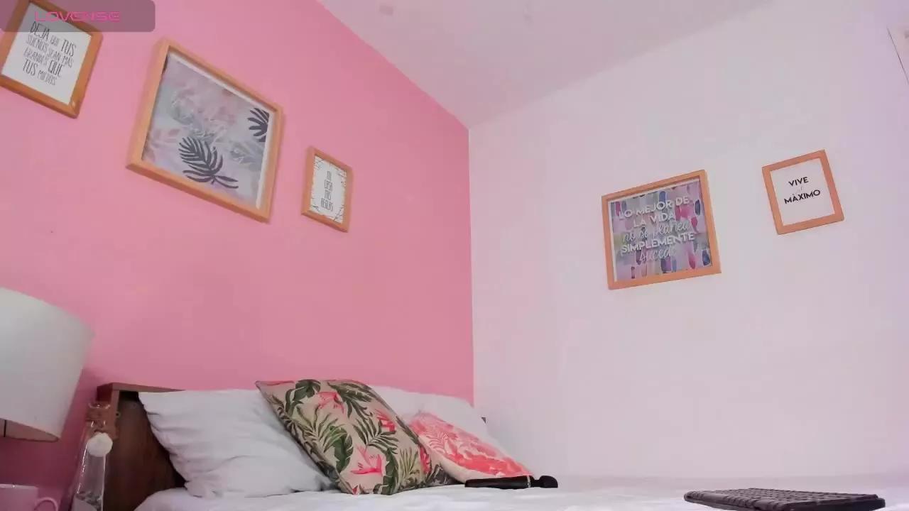 CataleyaAdams on Streamray 