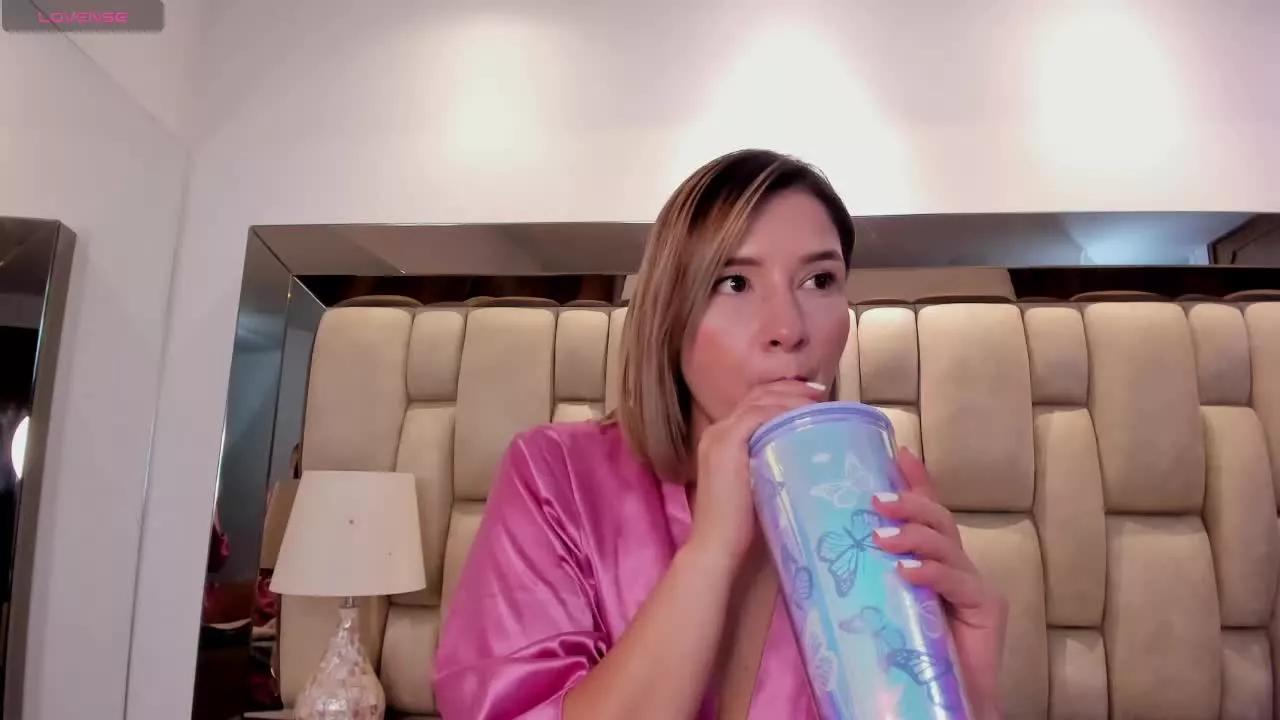 CristalBalwin on Streamray 