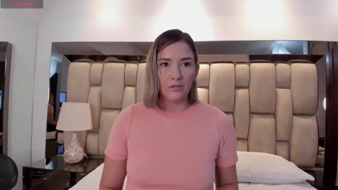 CristalBalwin on Streamray 