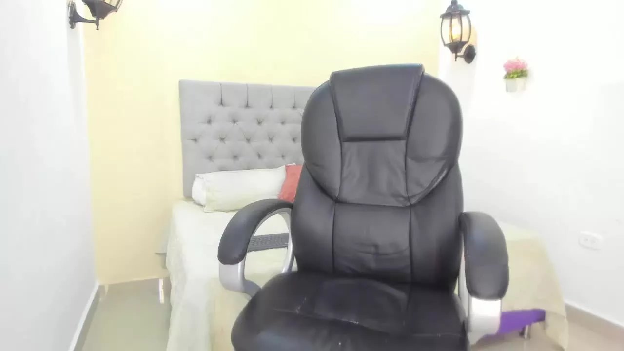 Offline Dakota_Brown on Streamray