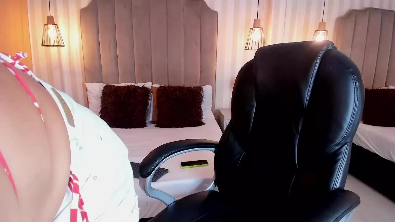 DanaMonroe on Streamray 