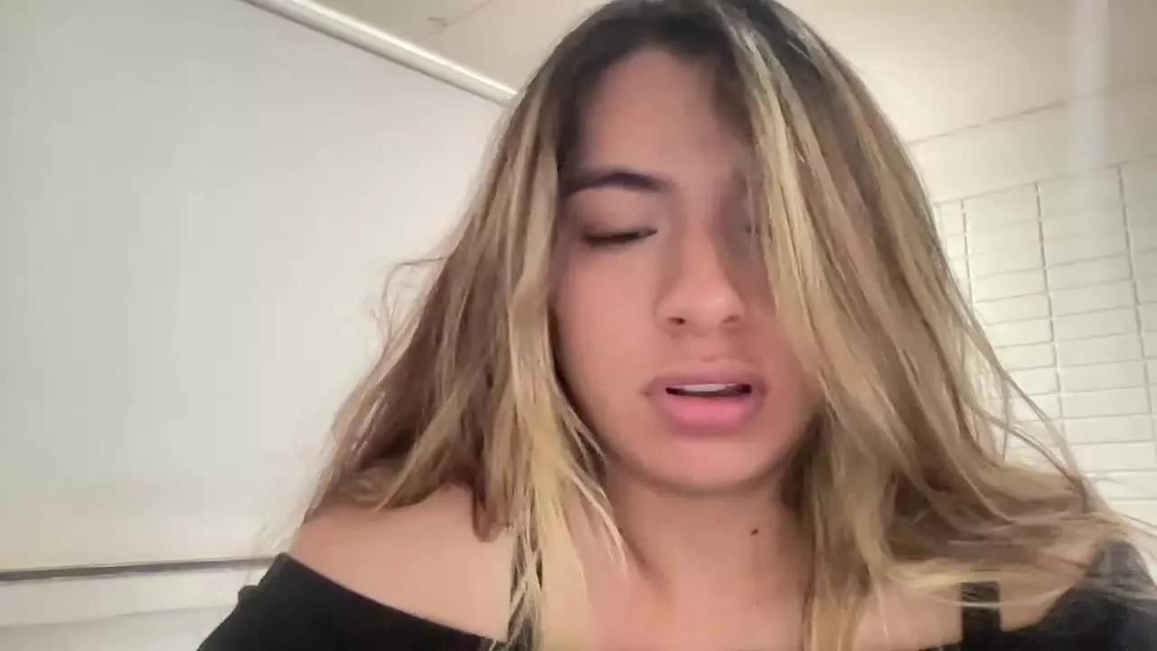 ElahRey on Streamray 
