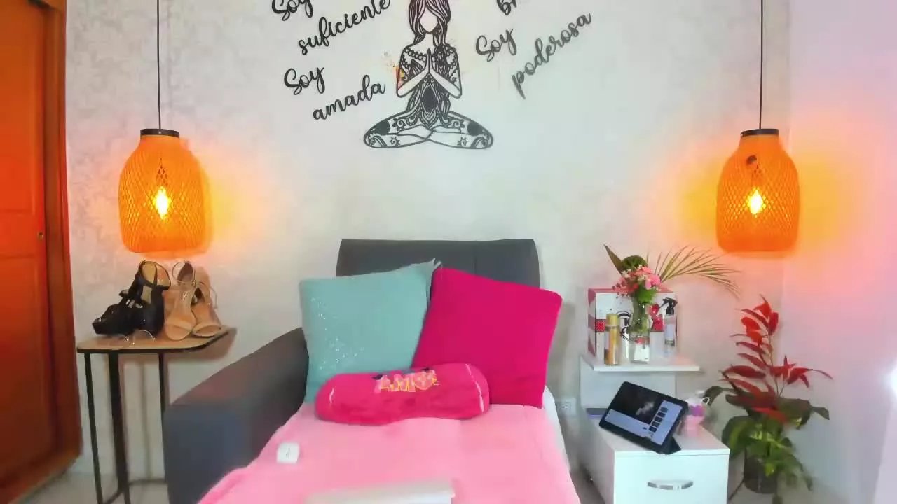 Offline Emily_Parkerr on Streamray