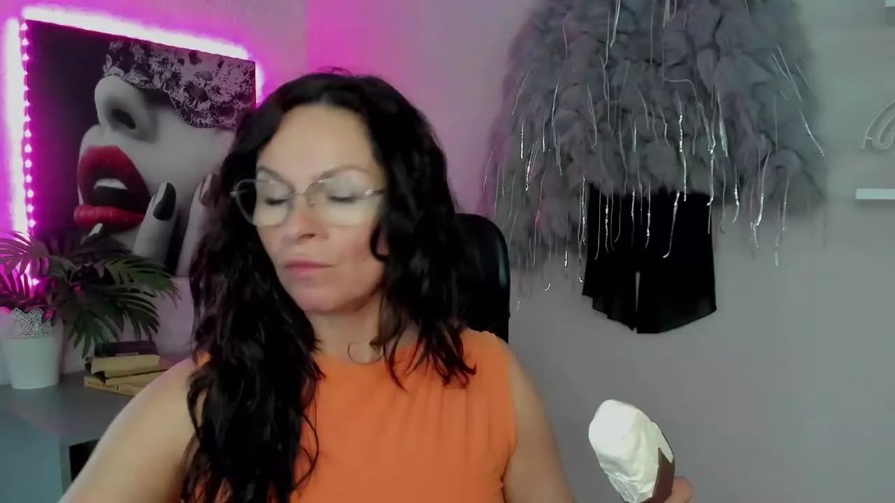 HelenTasty on Streamray 