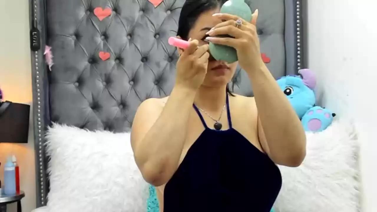 LhindaCarter on Streamray 