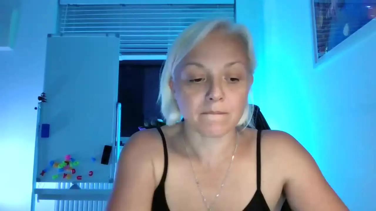 LINSY_KIM on Streamray