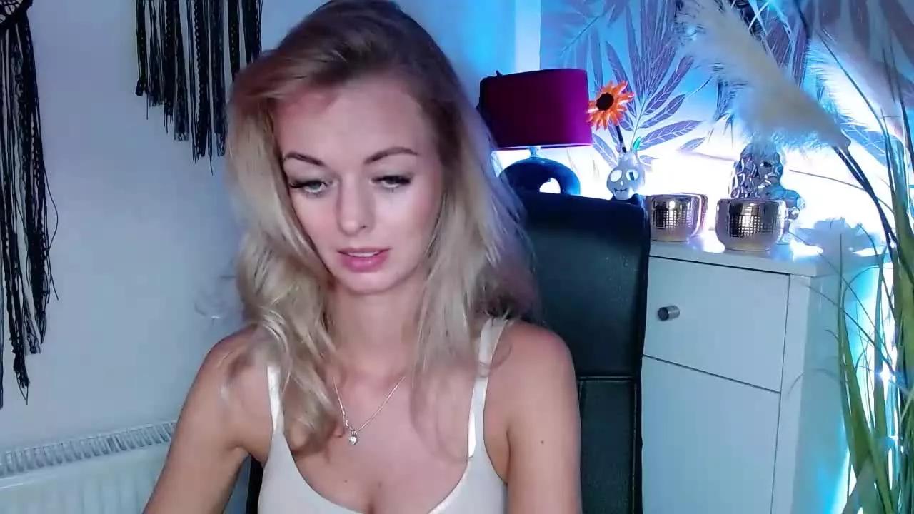 lovelyVALERIE on Streamray 
