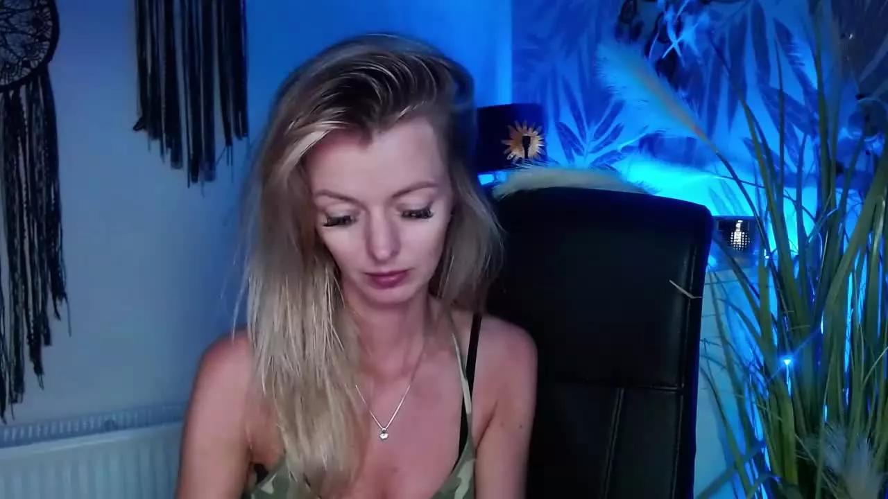 lovelyVALERIE on Streamray 