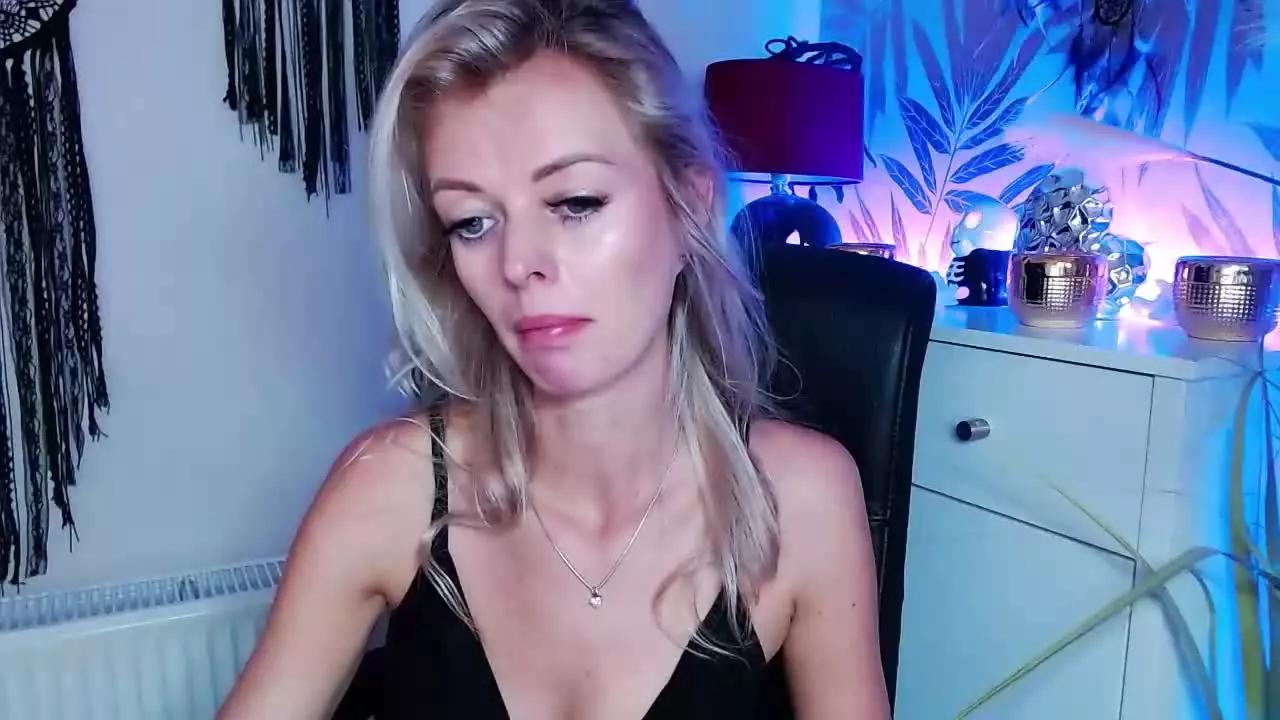 lovelyVALERIE on Streamray 
