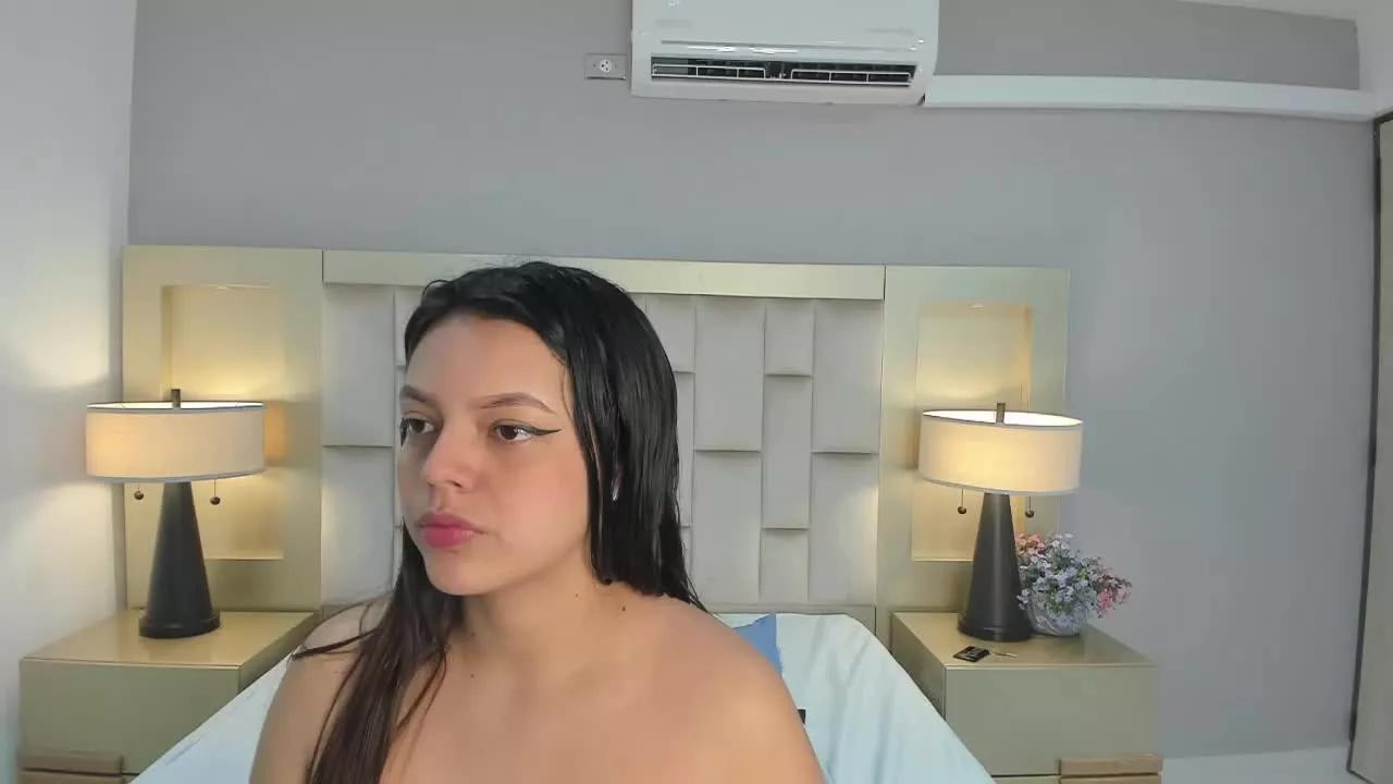 LucianaCollins on Streamray 
