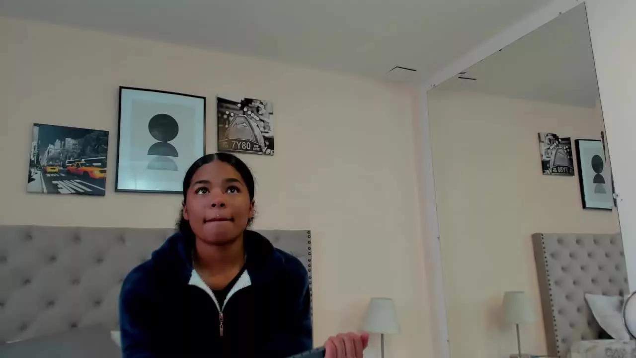 Lucy_Larz on Streamray 