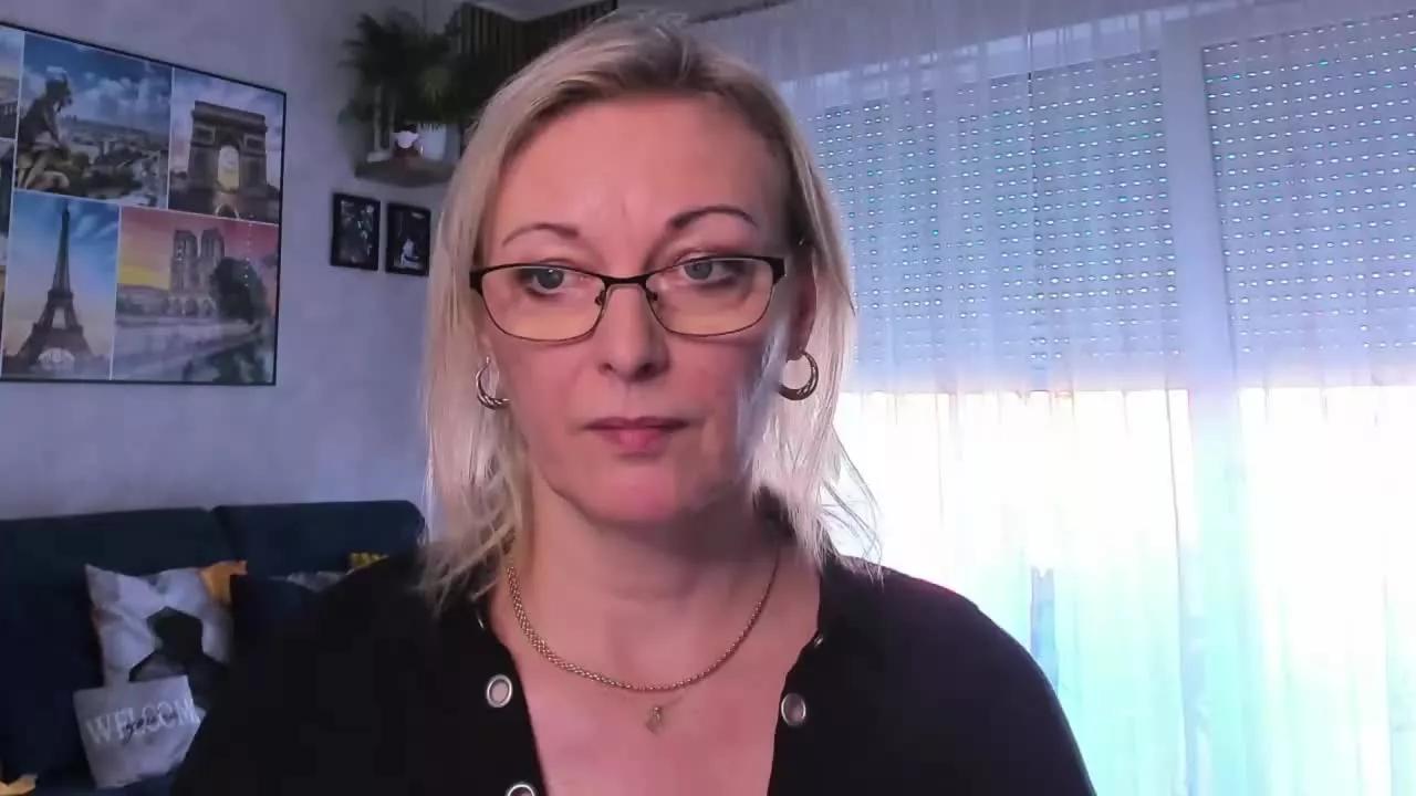 LUXvanessa on Streamray 