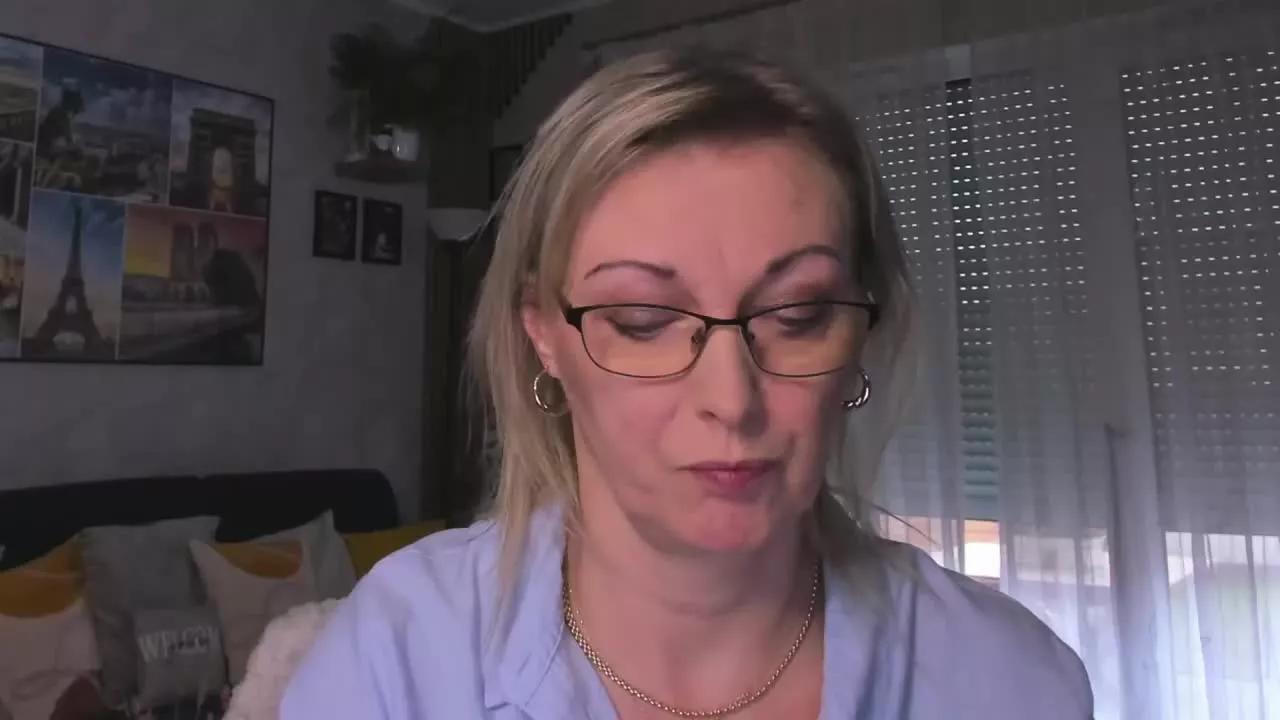 LUXvanessa on Streamray 