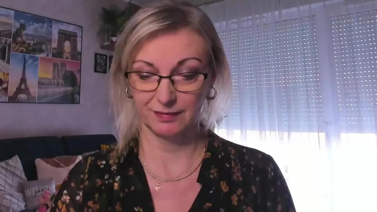 LUXvanessa on Streamray 