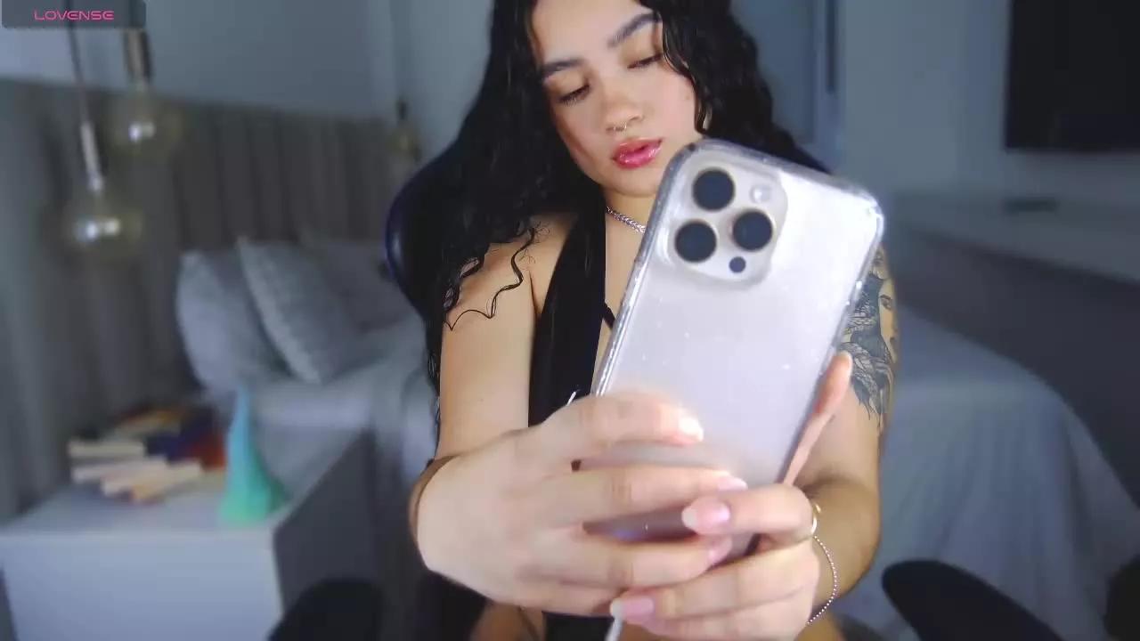 lyzzguzman on Streamray 