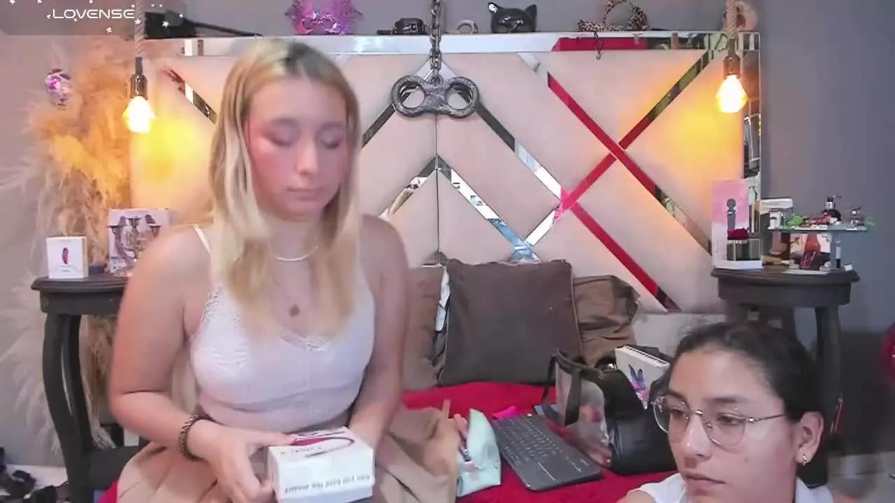 Mariana_Angel on Streamray 