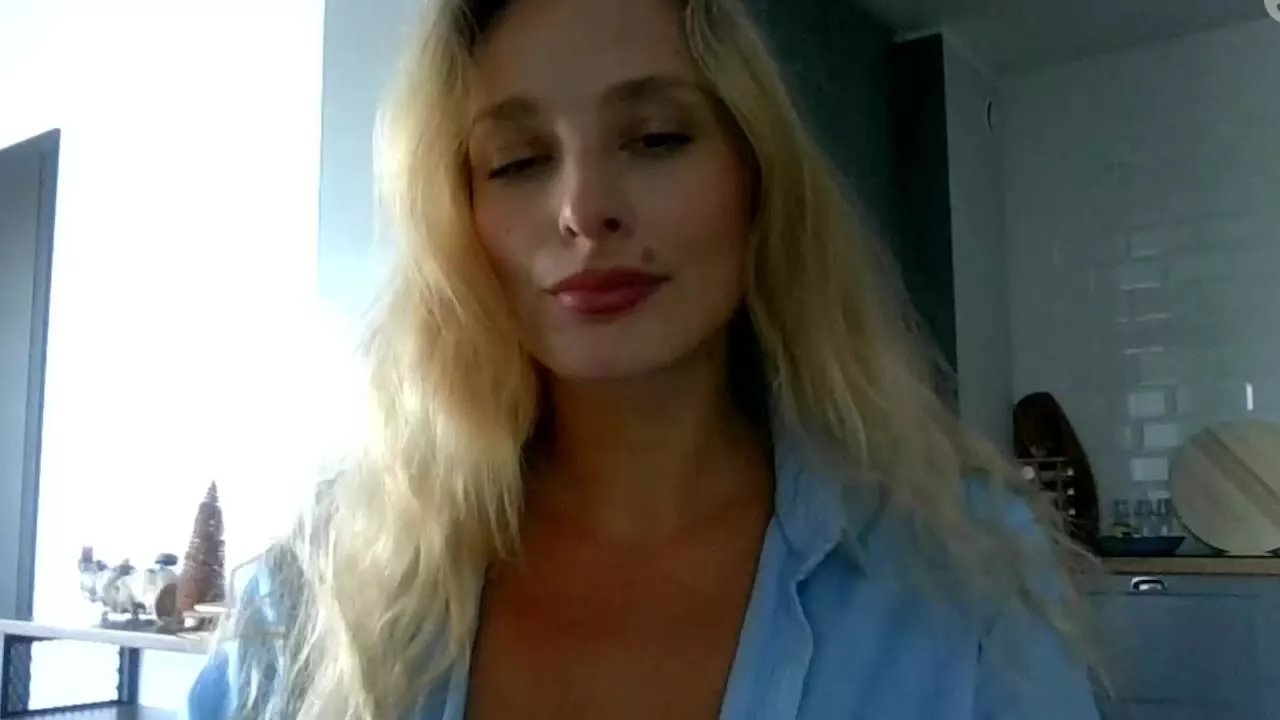 Offline MarilynAmore on Streamray