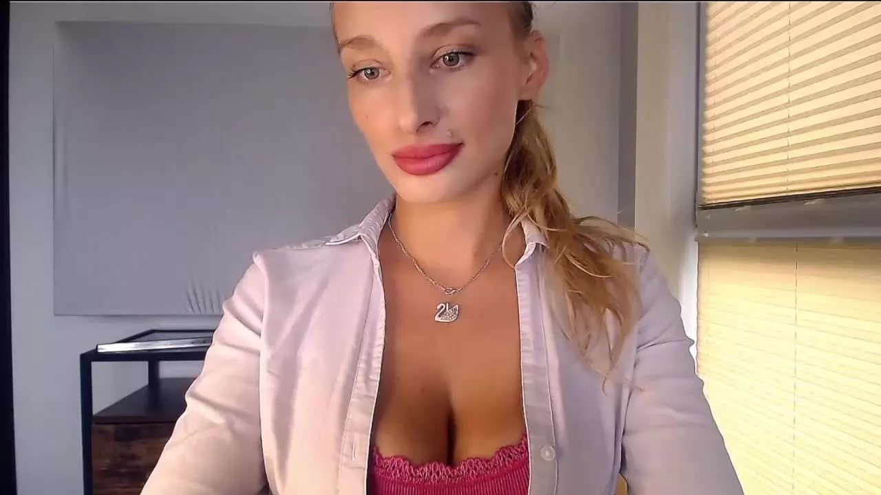 Offline MarilynAmore on Streamray