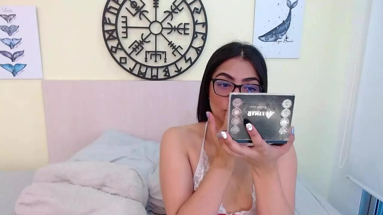 MiahKravitz on Streamray 