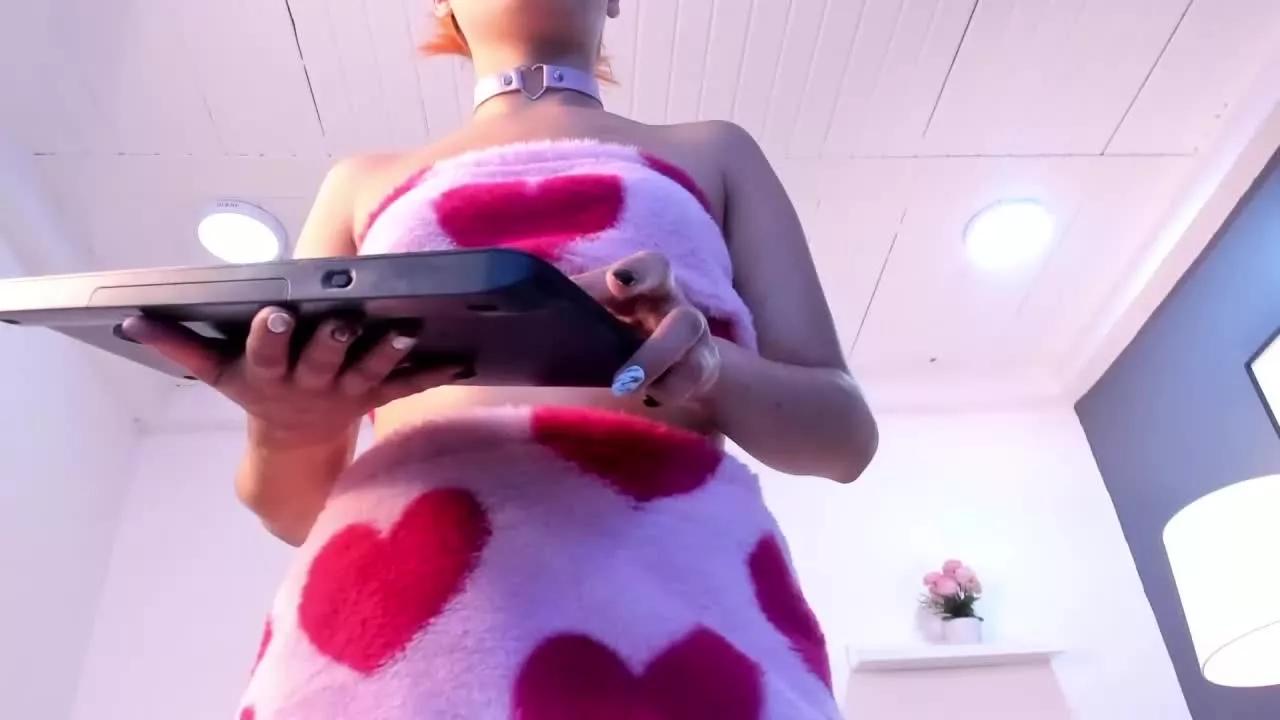 MollyPeachh on Streamray 