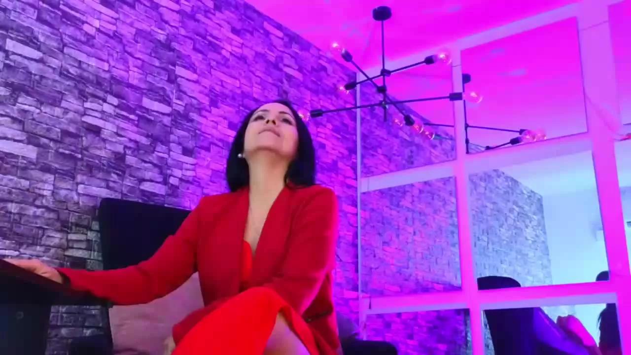 monicaxrousey on Streamray 
