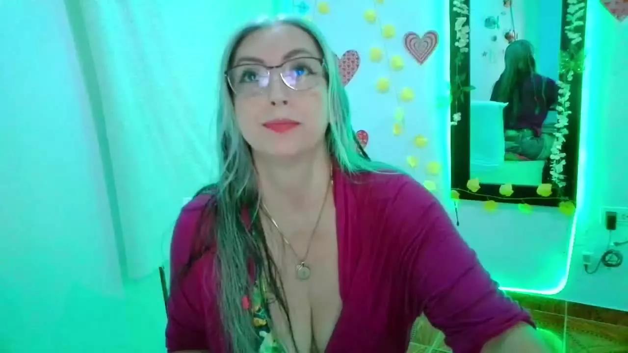 NathalyEva on Streamray 