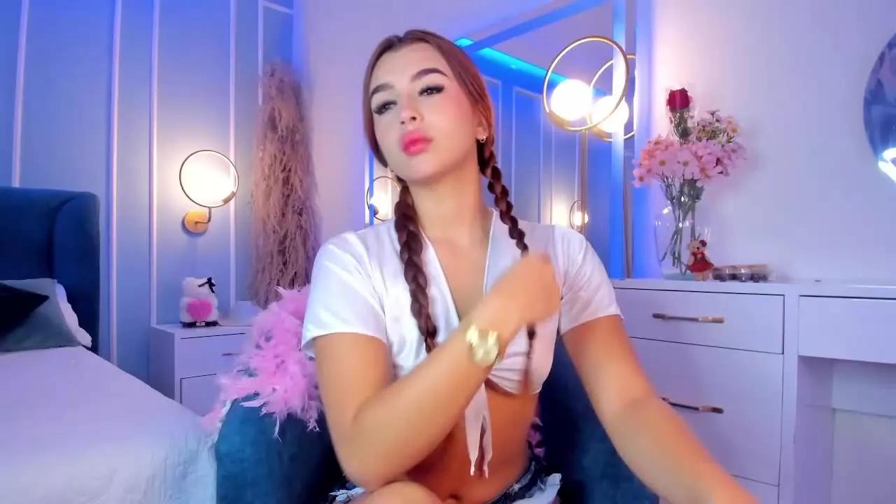 NicoleAdams on Streamray 