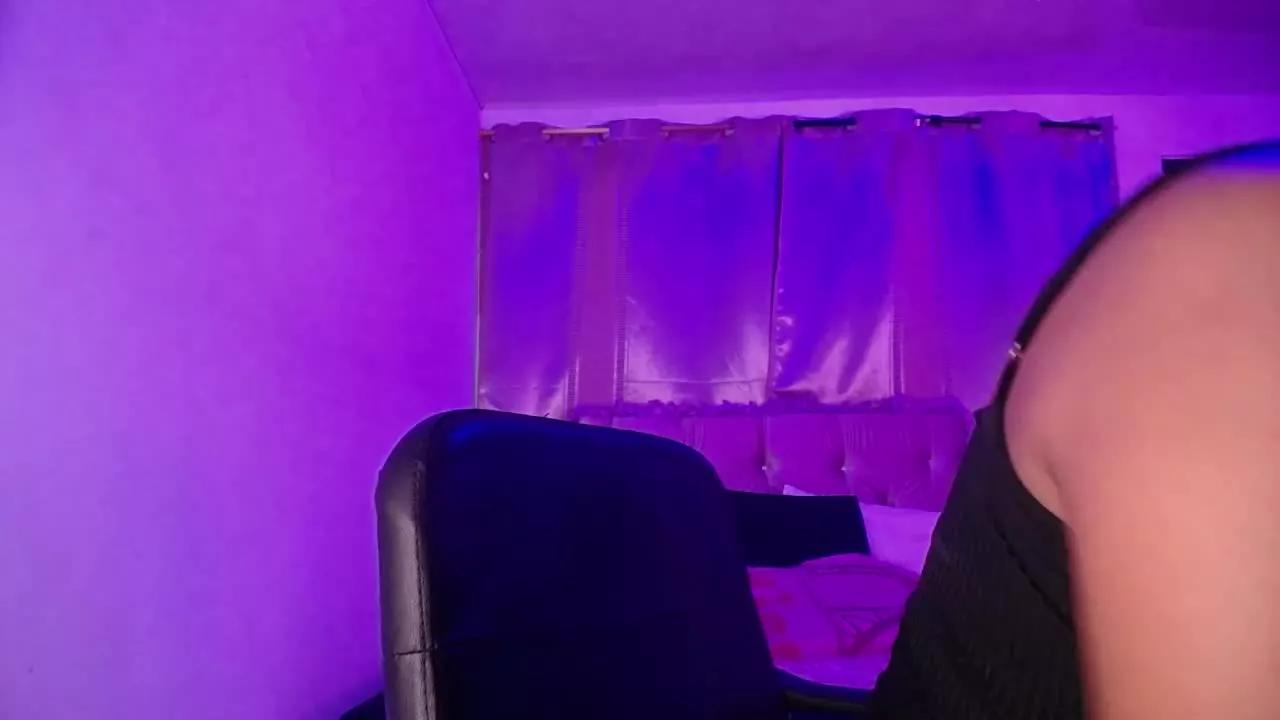 PaullaOrtiz1 on Streamray 