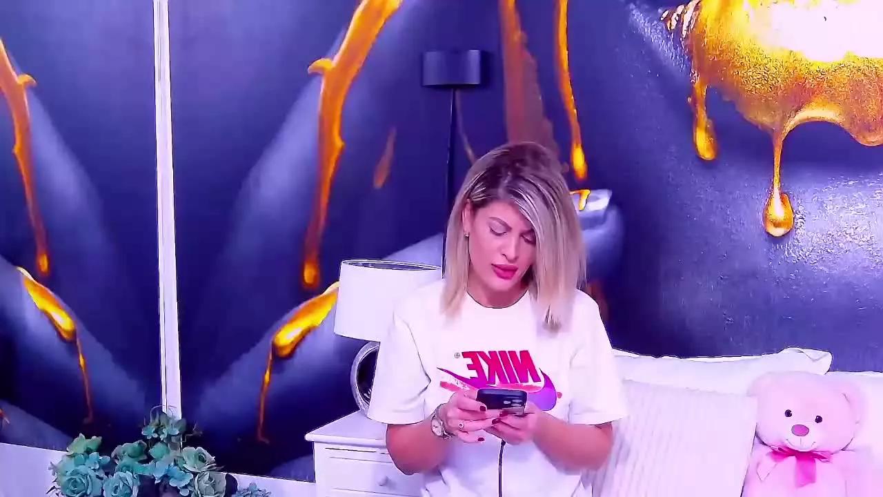 SalmaRoze on Streamray 