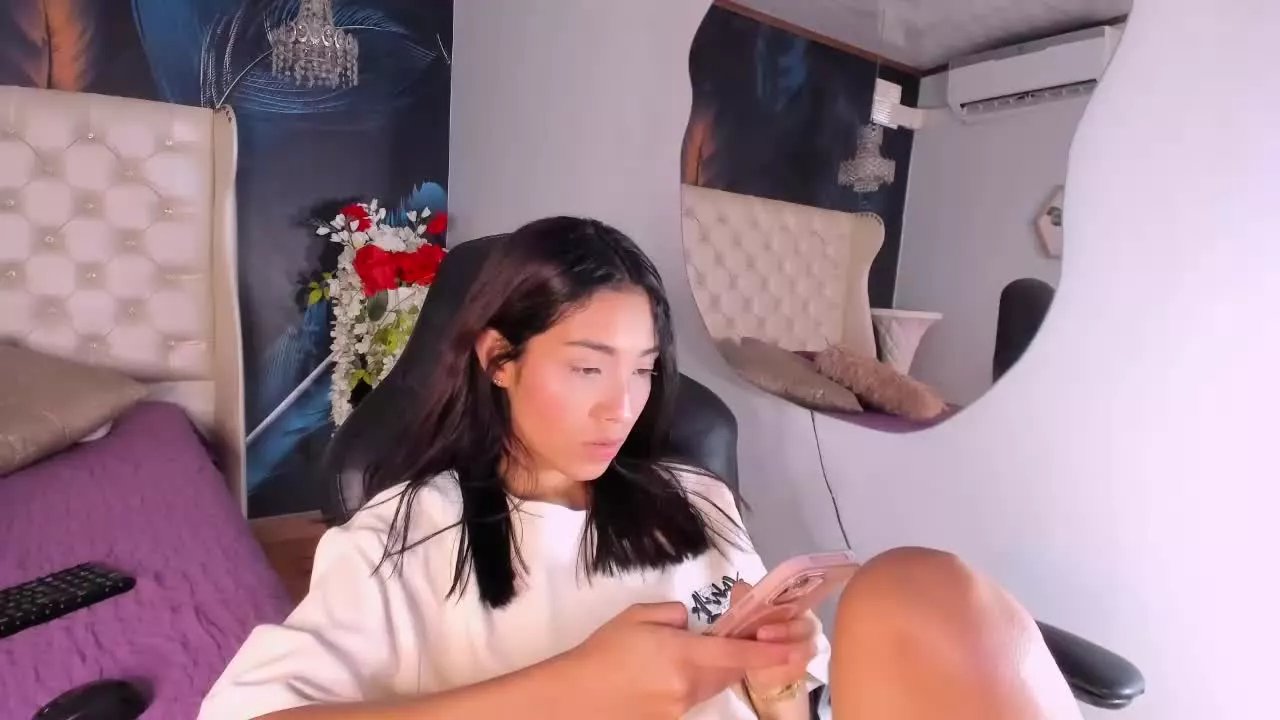 Offline Sophia_Turner on Streamray