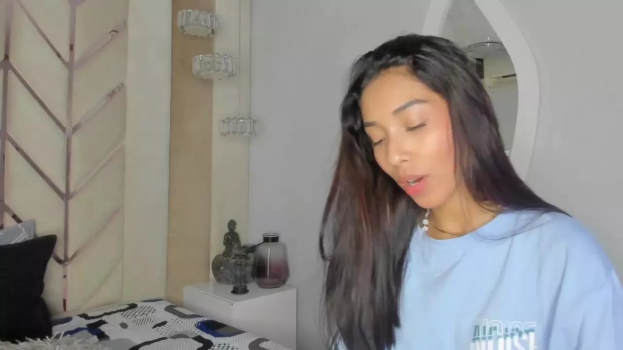 Offline Sophia_Turner on Streamray