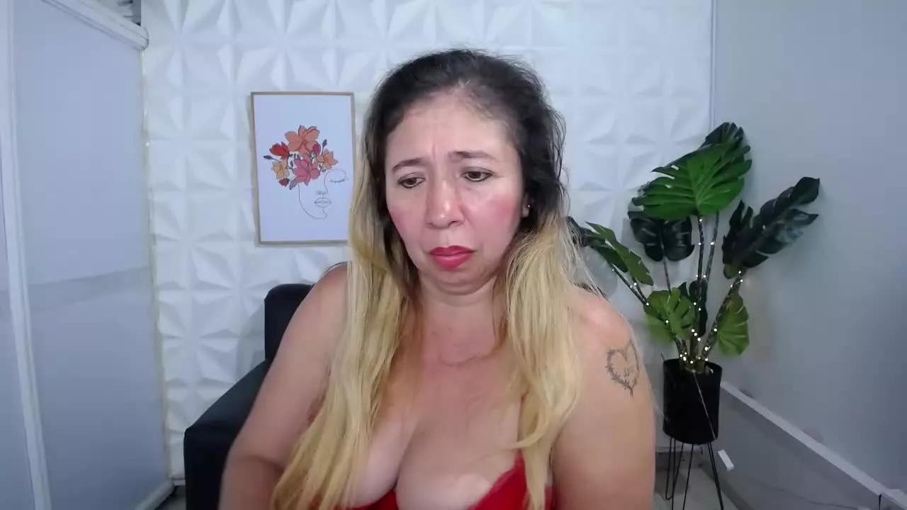 ValentinaMature on Streamray 