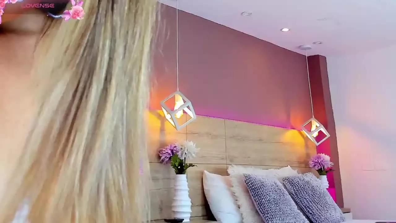 ValeriaGuzman on Streamray 