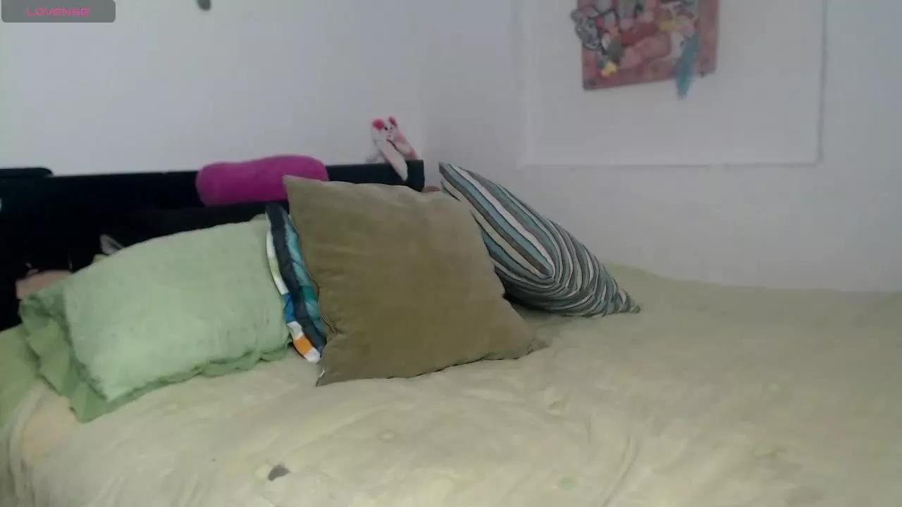 ValeriePeach on Streamray 