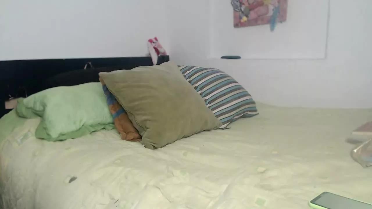 ValeriePeach on Streamray 