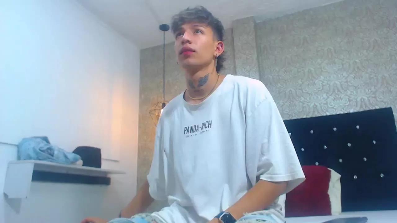 veryhot_leiton on Streamray 