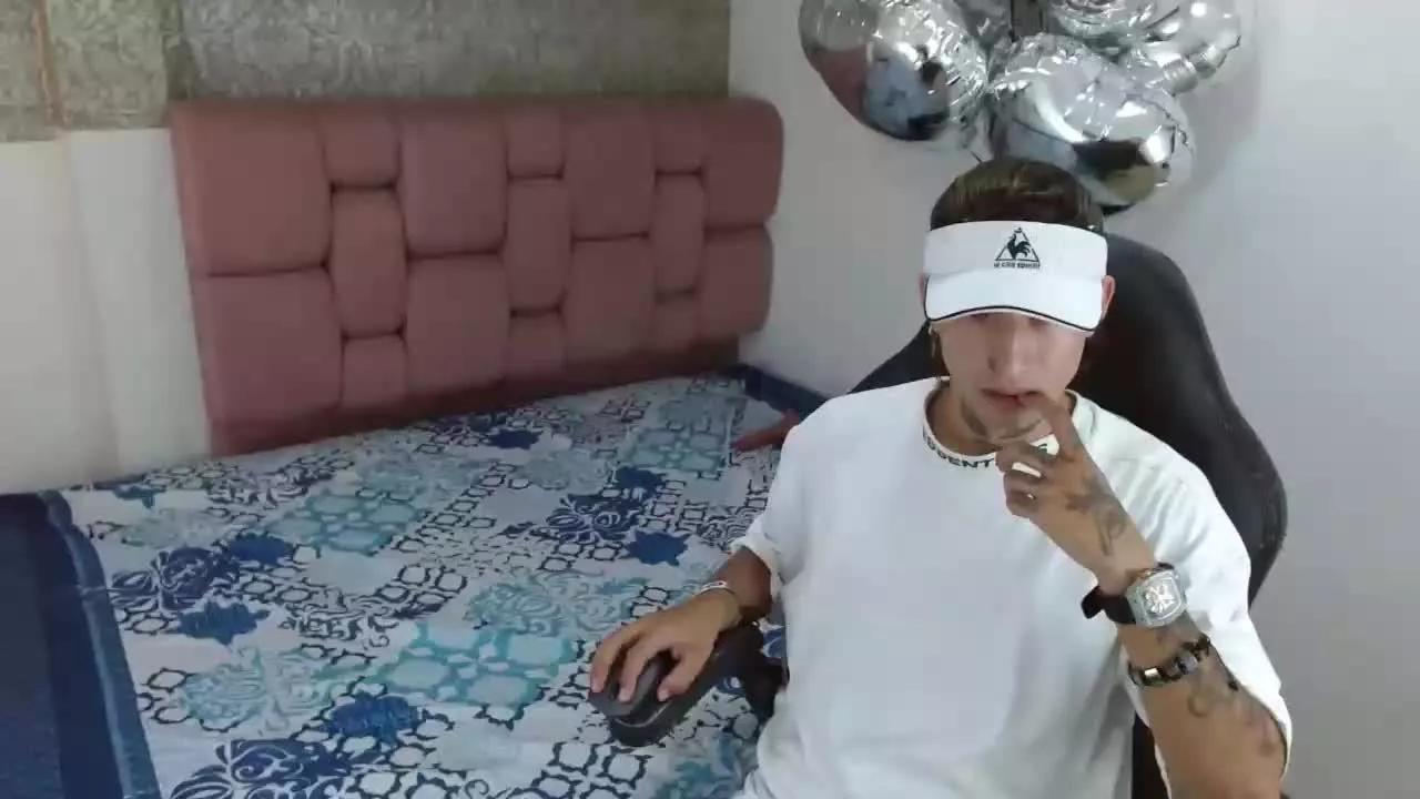 veryhot_leiton on Streamray 