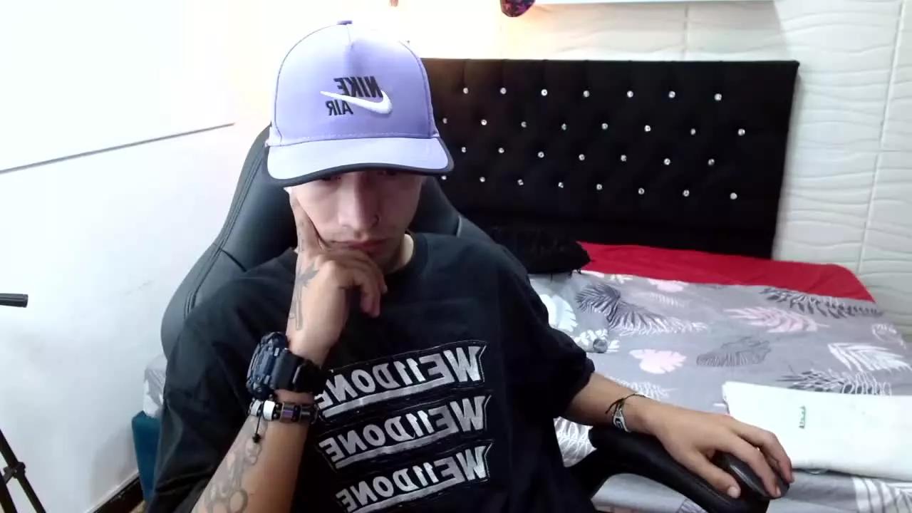 veryhot_leiton on Streamray 