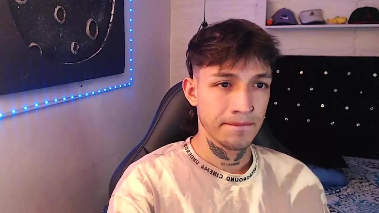 veryhot_leiton on Streamray 