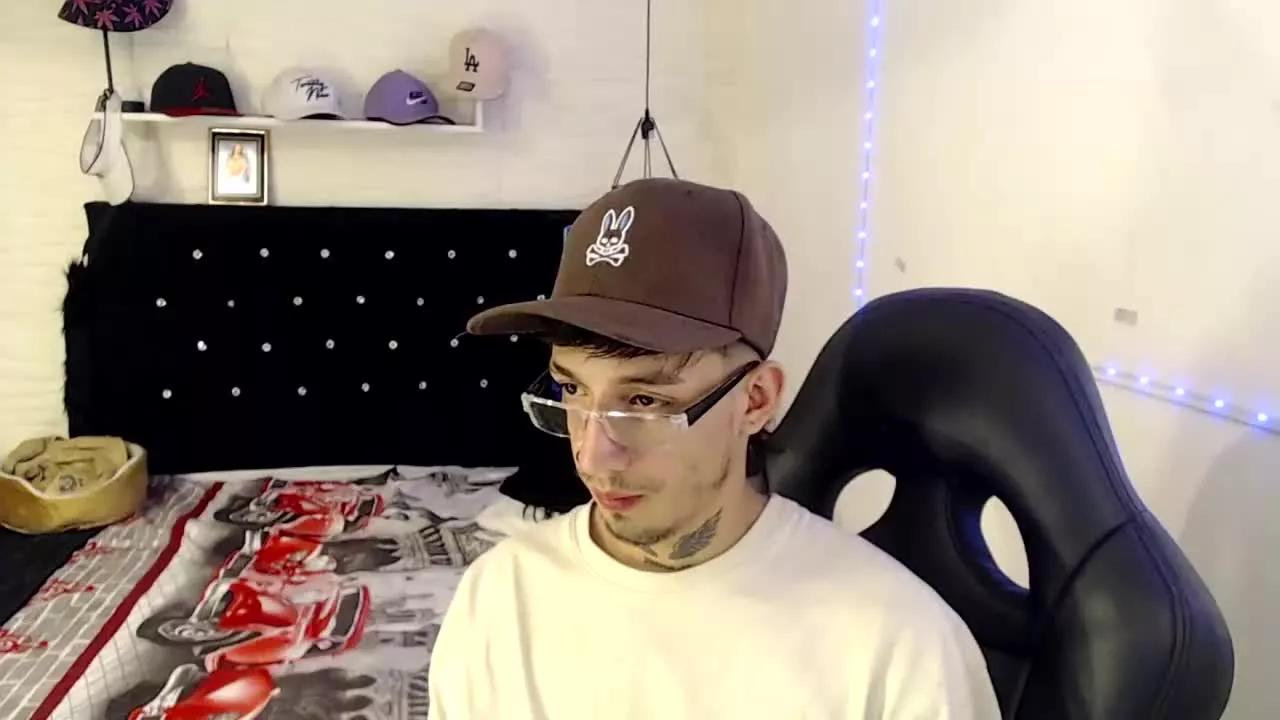 veryhot_leiton on Streamray 