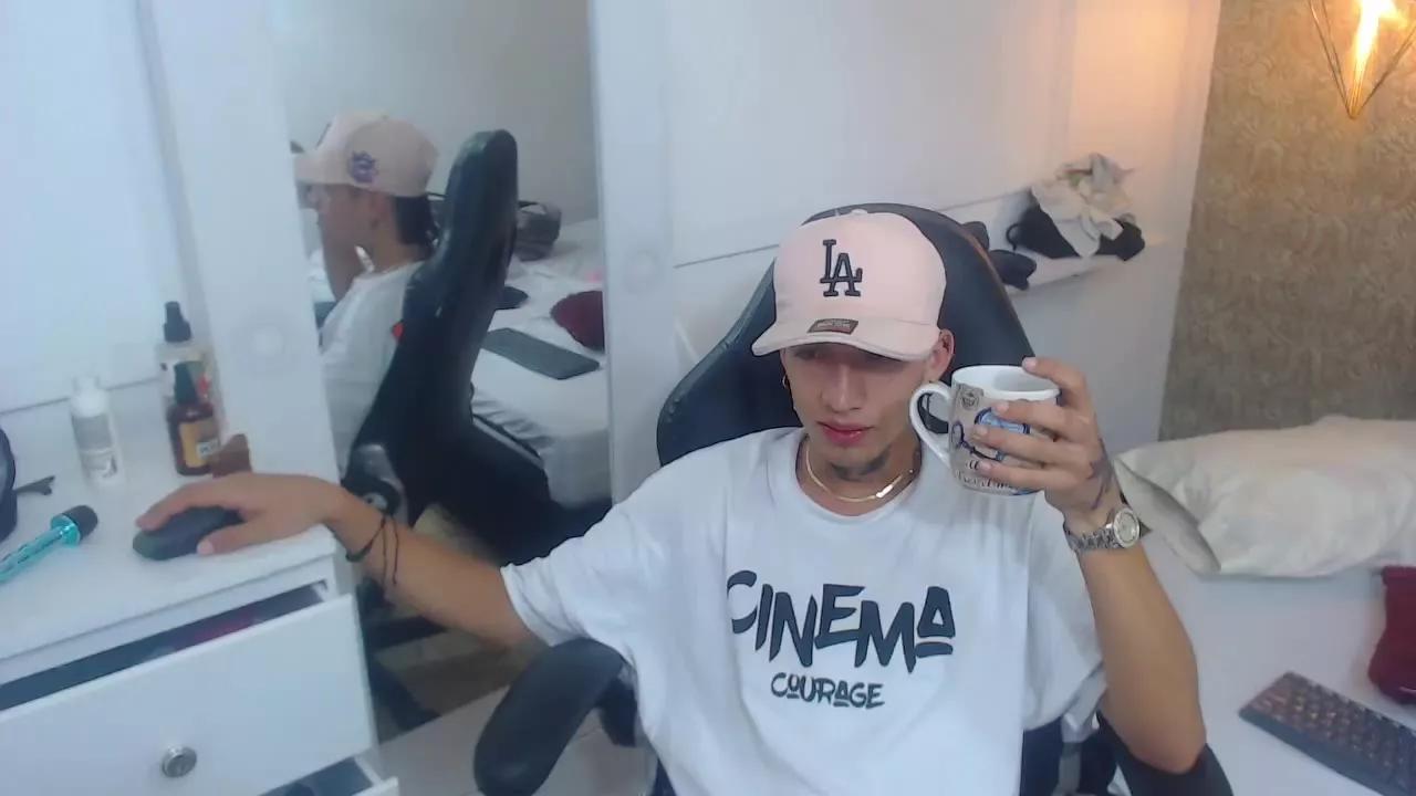 veryhot_leiton on Streamray 