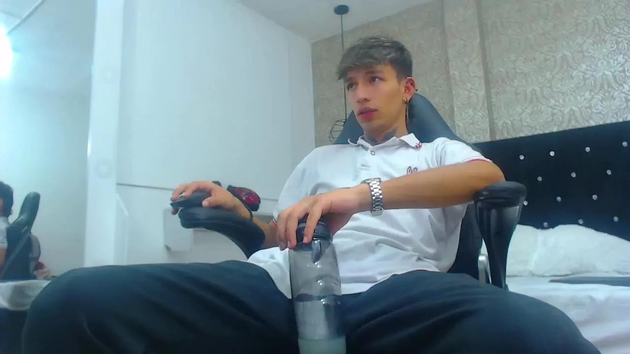 veryhot_leiton on Streamray 