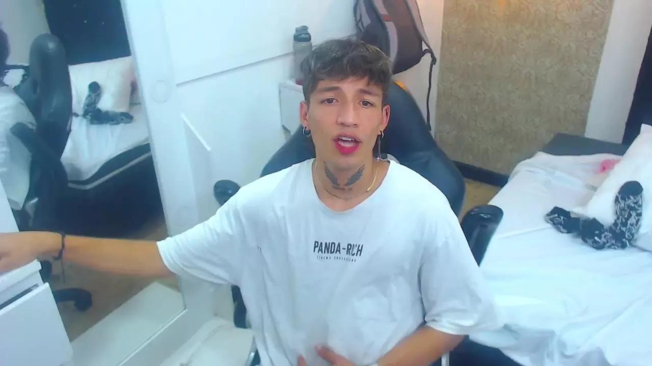 veryhot_leiton on Streamray 